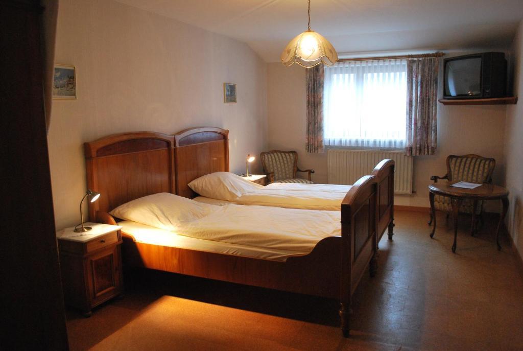 Gasthof Zur Linde Diemelsee Ruang foto